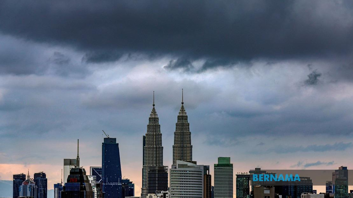 Severe Weather Alert: Thunderstorms, Heavy Rain Forecast for KL, Putrajaya and Eight States