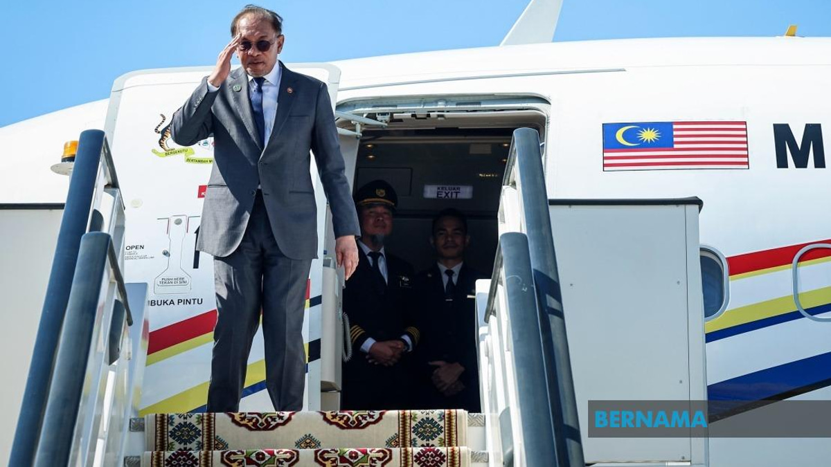 Anwar Returns from Turkmenistan to Lead Penang's Economic and Media Milestones