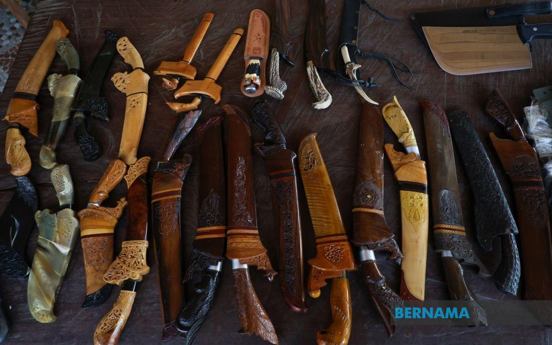 Kelantan Blacksmith Keeps Ancient Golok Tradition Alive Through Private Collection