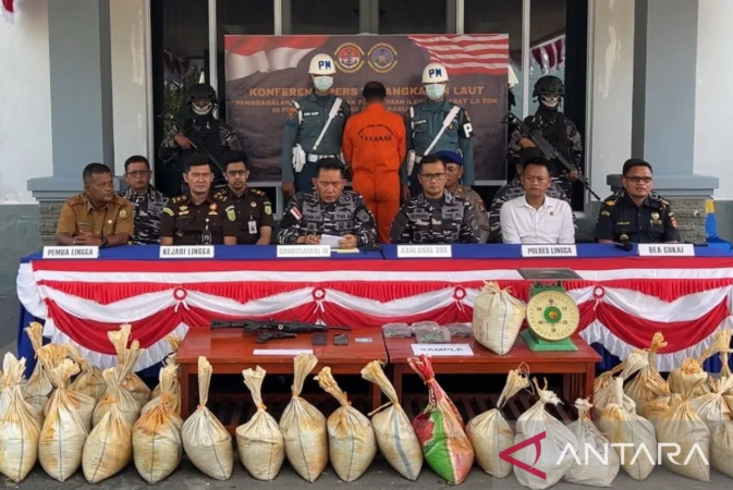 Indonesia Seizes 75.7 Tonnes of Illegal Tin Sand Destined for Malaysia