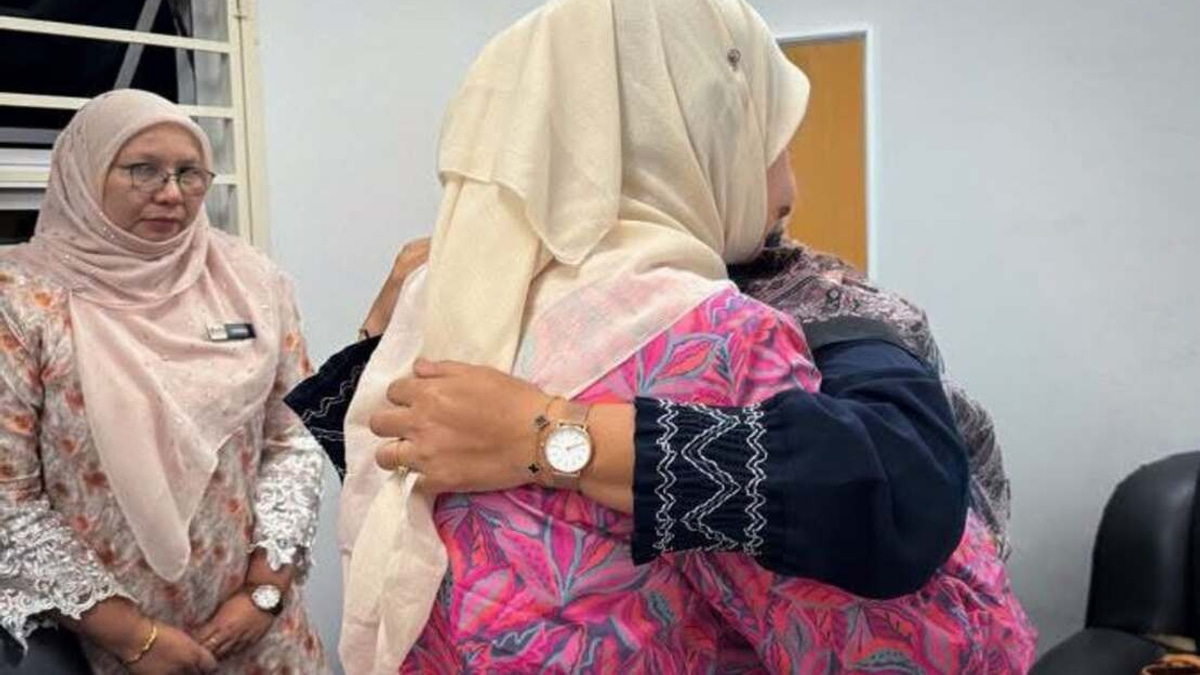 Education Minister Calls for Privacy and Support for Family of Teen Who Died at School