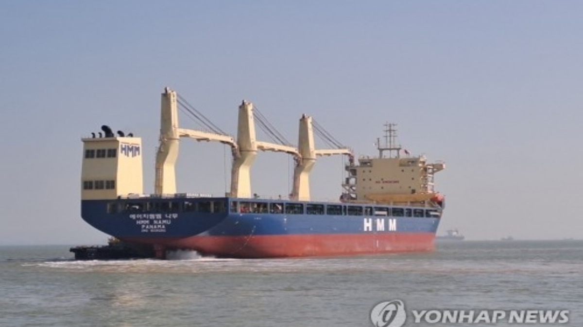 Hormuz Strait Crisis Diverts Ships to Panama Canal Route