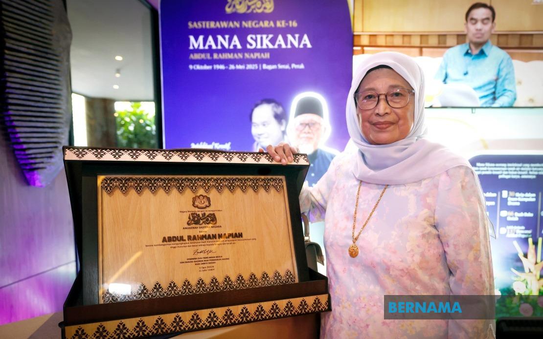 Mana Sikana Honoured as 16th National Laureate, Wife Says Recognition Came Too Late