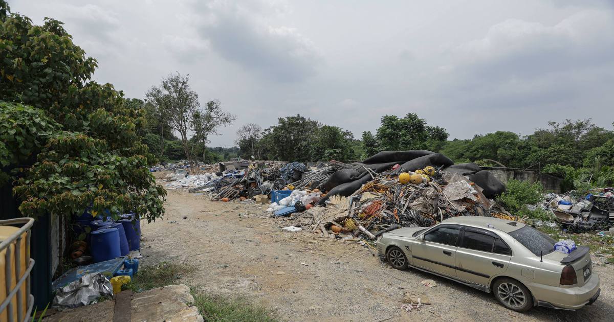 Johor Establishes Task Force to Investigate Singapore Construction Waste Dumping in Pontian