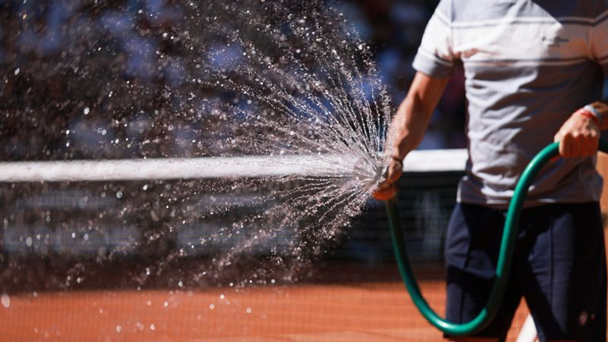 Heat and Speed: French Open Players Battle Scorching Conditions and Quickened Courts