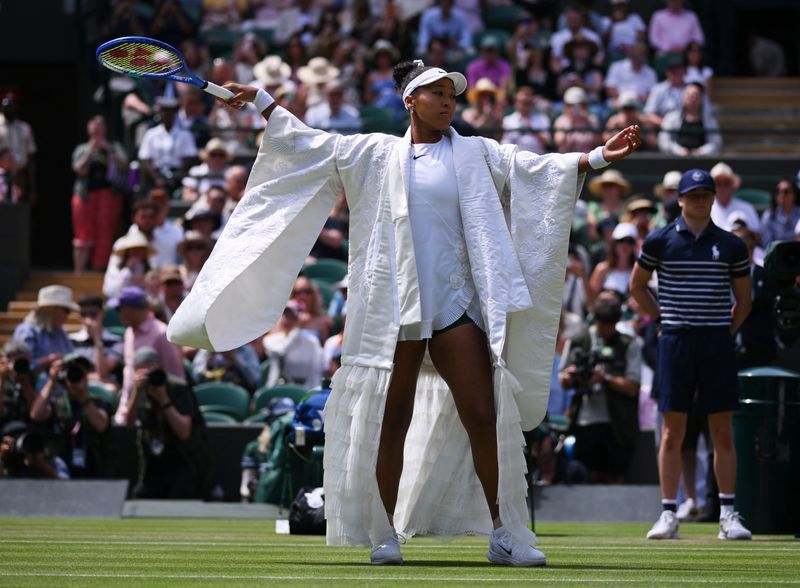 Osaka's Fashion and Fighting Spirit Carry Her Into Wimbledon Last 16