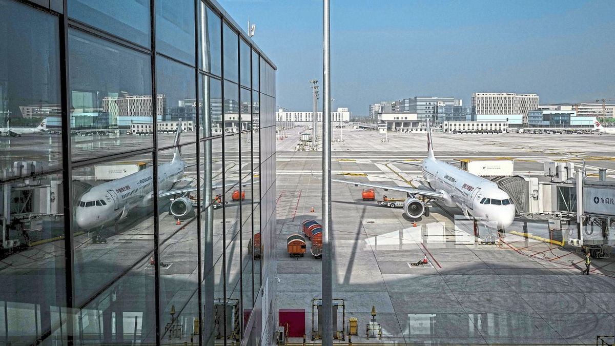 China's Big Three Airlines Sink Deeper into Red as Fuel Costs and Summer Slump Compound Woes