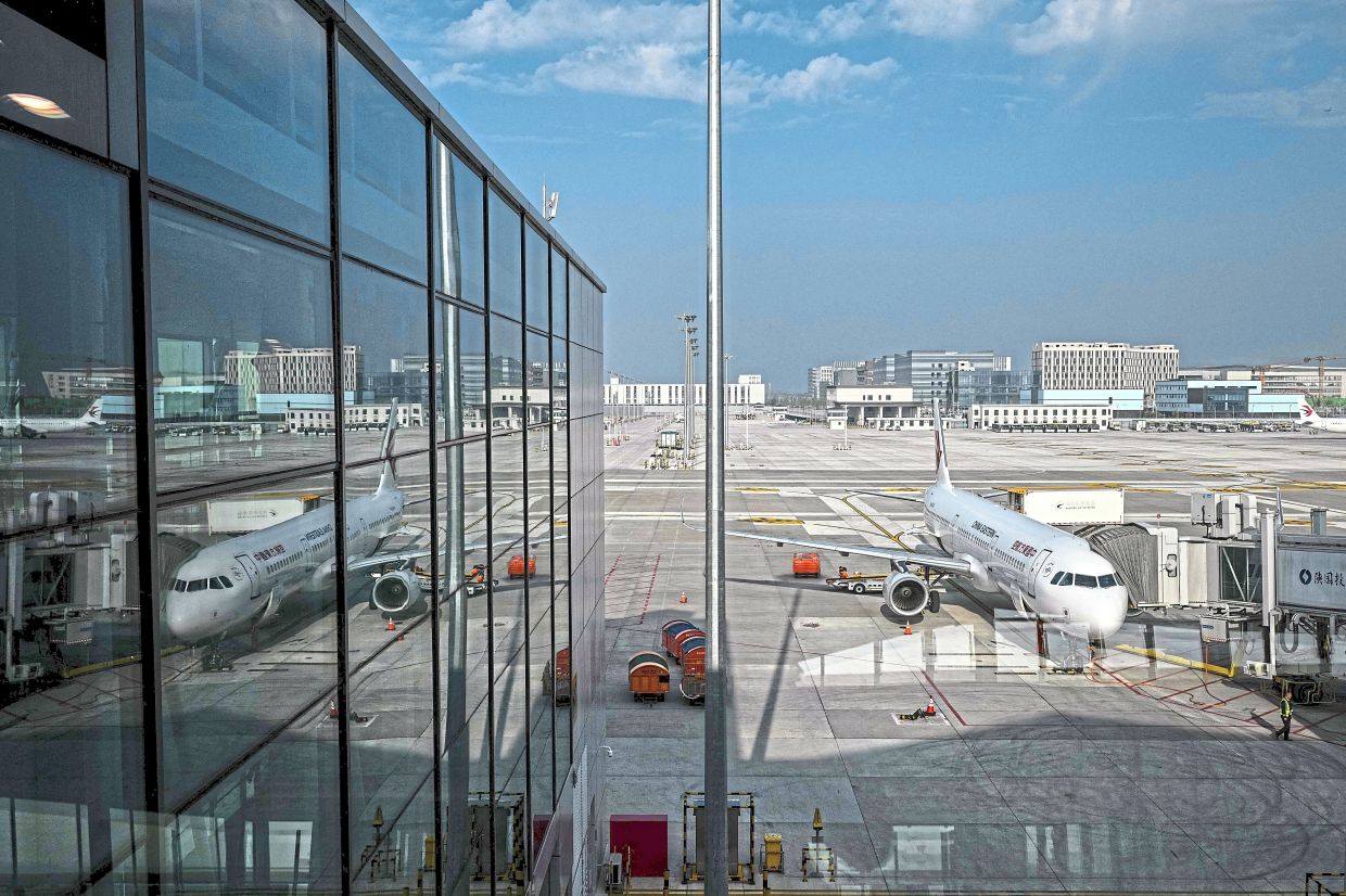 China's Big Three Airlines Sink Deeper into Red as Fuel Costs and Summer Slump Compound Woes