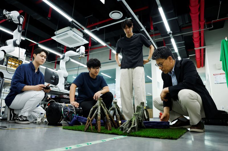South Korean and US researchers develop self-dressing robotic suit technology