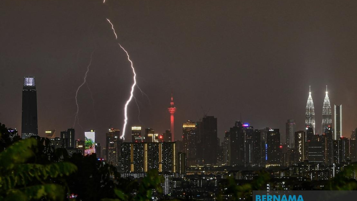 Thunderstorm and Heavy Rain to Batter KL and Eight States This Afternoon