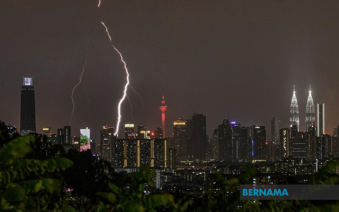 Thunderstorm and Heavy Rain to Batter KL and Eight States This Afternoon