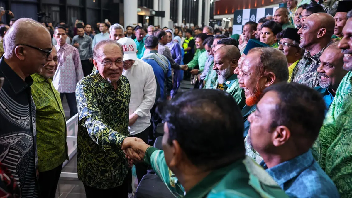Malaysia Sets Month-Long Deadline for Ministers to Address Restaurant Staff Crisis