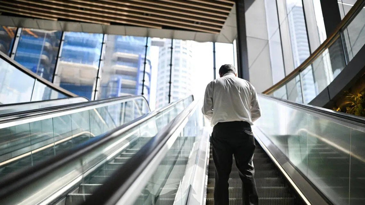 South Korea's Great Escalator Divide: One Line or Two?