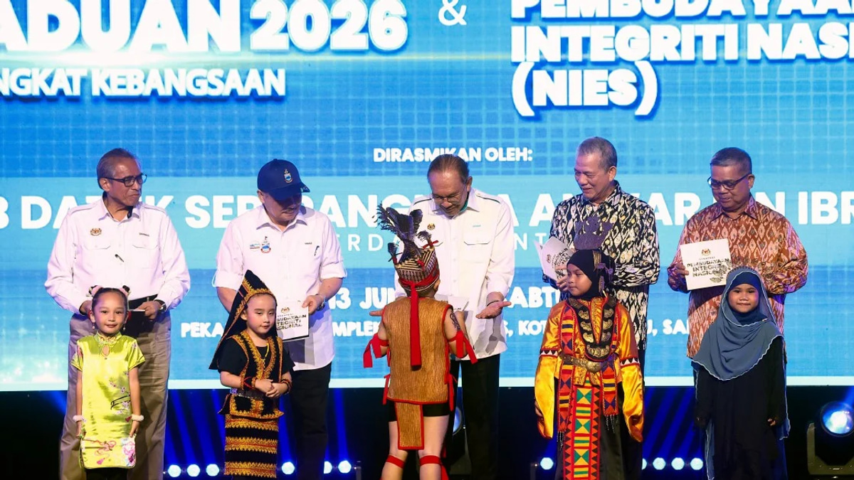 Anwar Urges Political Maturity to Bolster National Cohesion