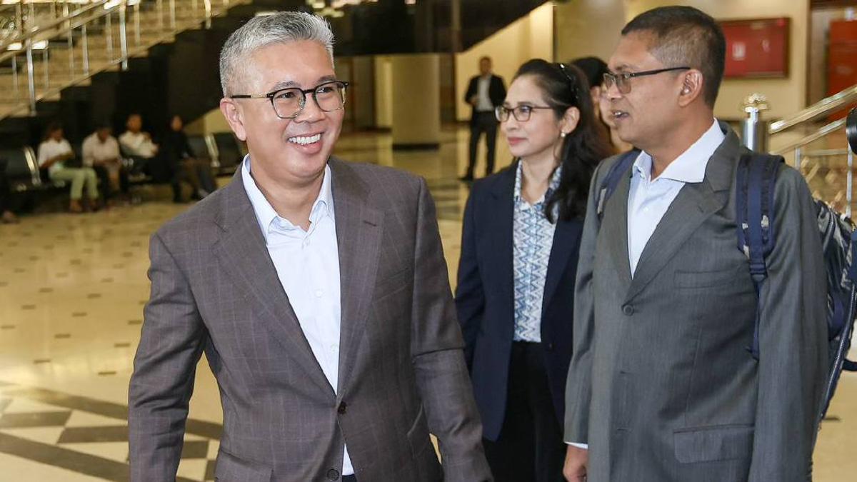 Muhyiddin Named 54 Contractors for Jana Wibawa Programme, Tengku Zafrul Testifies