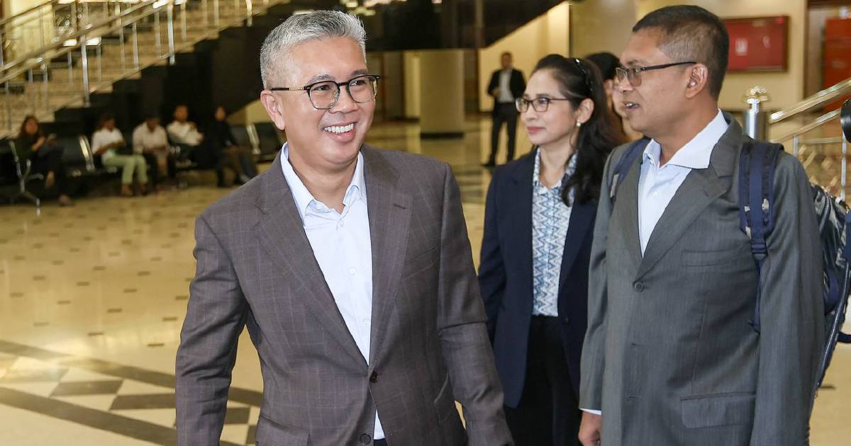 Muhyiddin Named 54 Contractors for Jana Wibawa Programme, Tengku Zafrul Testifies