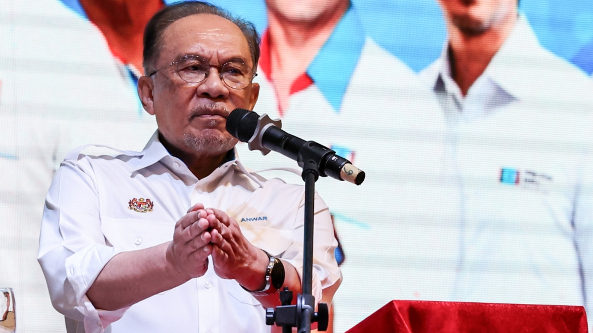 Anwar Questions Tabung Haji Accountability: RM12 Billion Shortfall Demands Answers