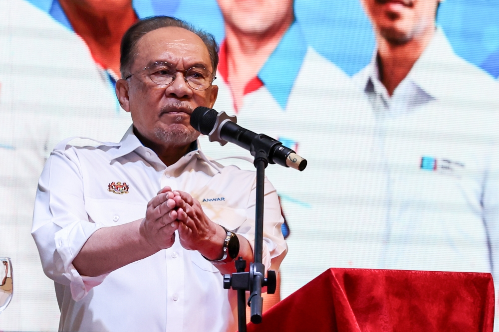 Anwar Questions Tabung Haji Accountability: RM12 Billion Shortfall Demands Answers