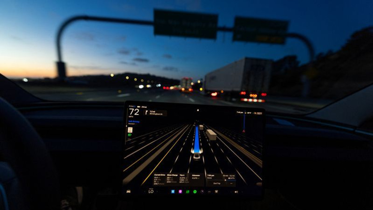 US Senators Press Safety Regulator to Scrutinise Tesla's Self-Driving Claims