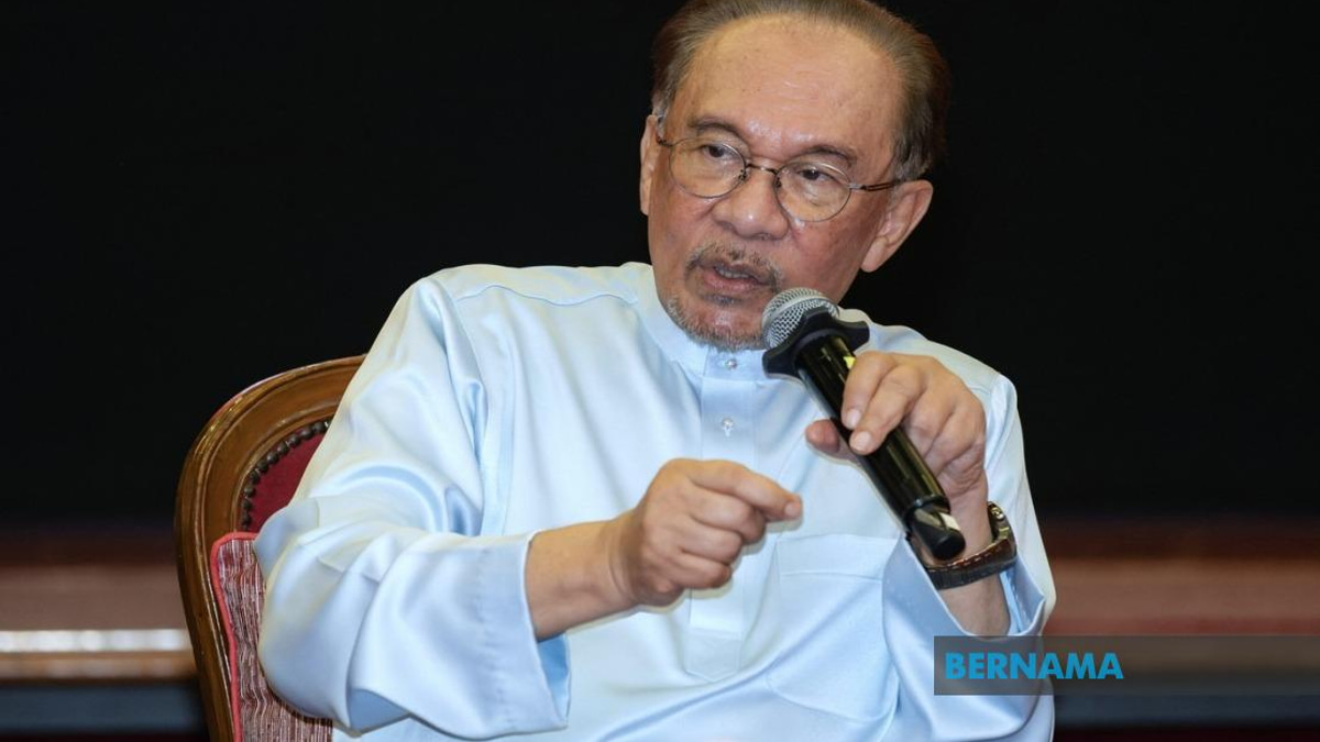 Anwar Presses Prabowo on RM2.5 Billion Felda Investment Crisis in Indonesia