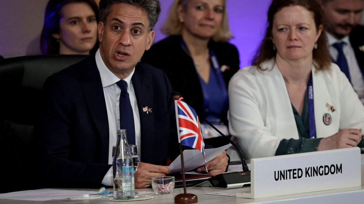 UK Foreign Secretary Ed Miliband Charts Course For Deeper European Engagement