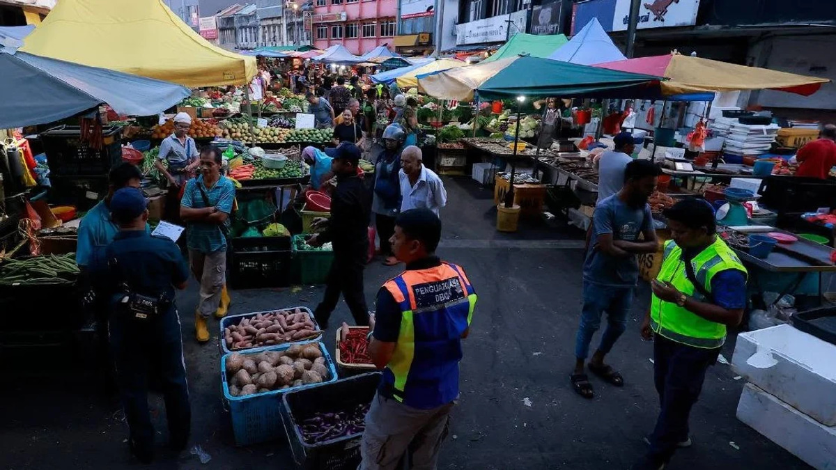 22 unlicensed traders arrested in Pasar Pudu crackdown, including 13 foreigners