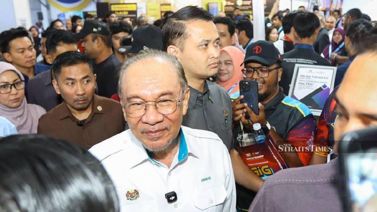 Anwar Heads to Negri Sembilan as Polls Tighten Ahead of State Election