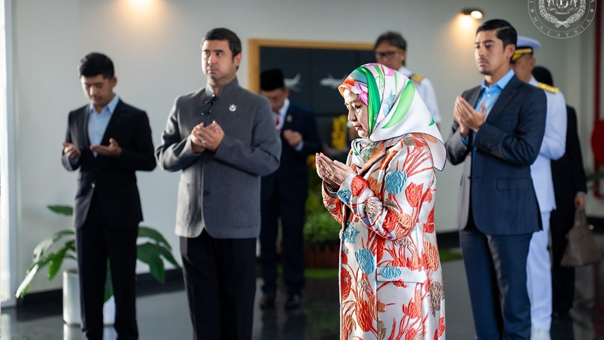 Queen Raja Zarith Sofiah Arrives in Istanbul for Three-Day Royal Visit