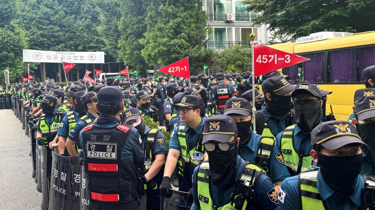 South Korean police disperse protesters blockading polling station over ballot shortage
