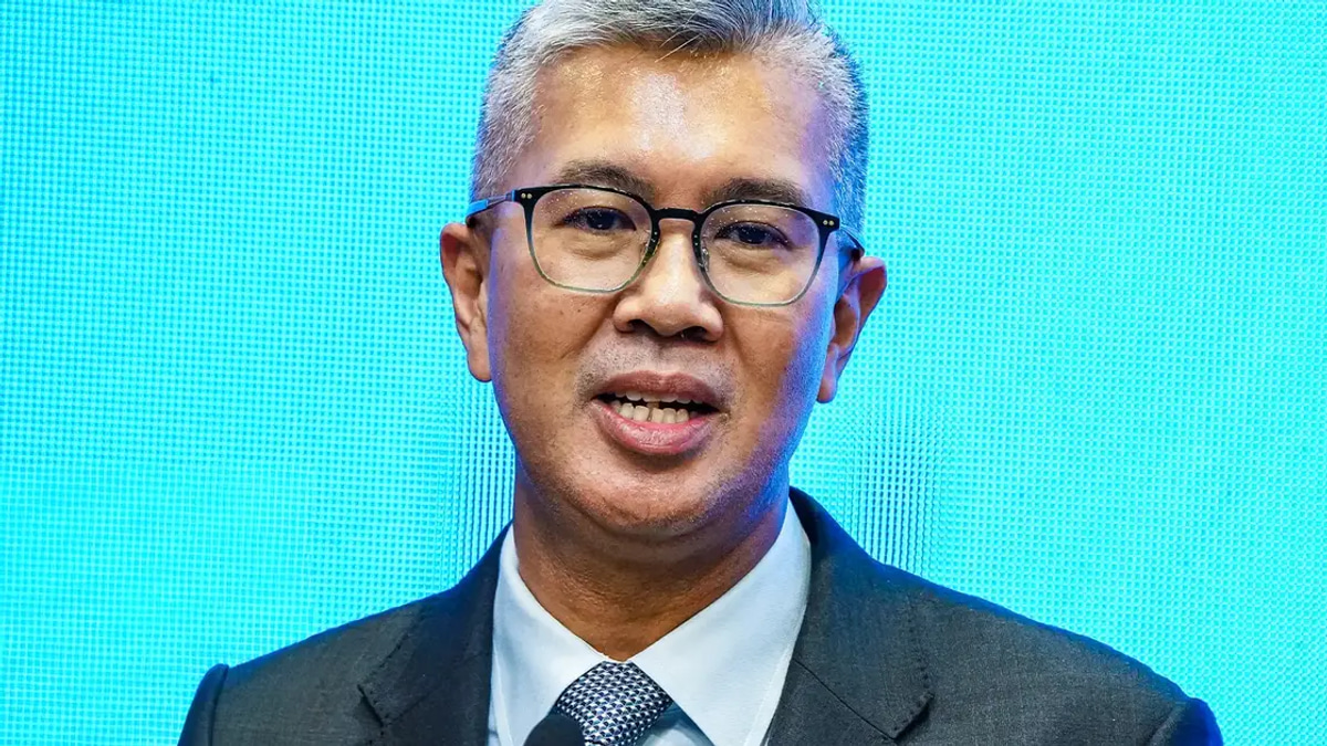 Royal Decrees Offer Guidance, Not Political Interference, Says Tengku Zafrul