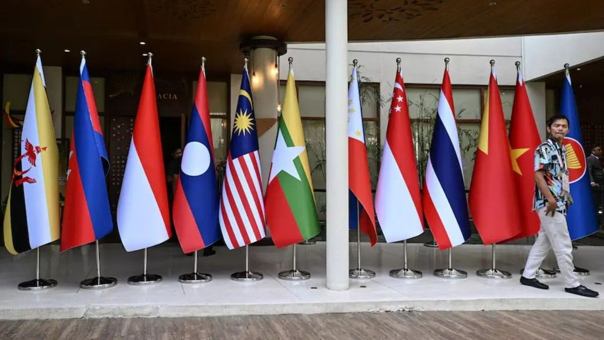 South China Sea tensions threaten to derail ASEAN consensus as rival powers circle Manila summit