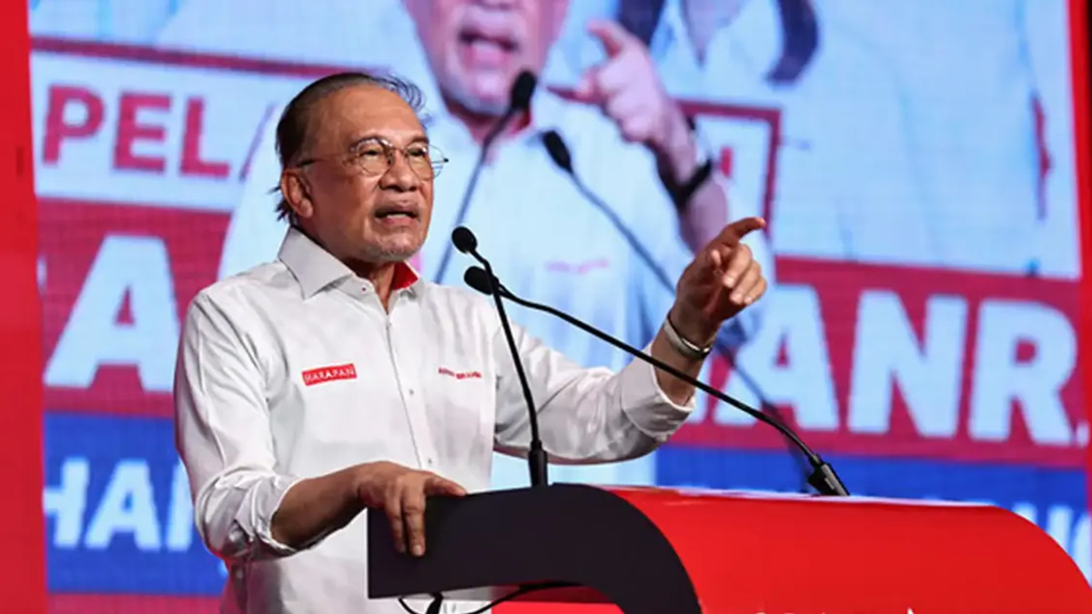 Anwar Urges PH Coalition to Avoid Direct Confrontation with BN Rivals