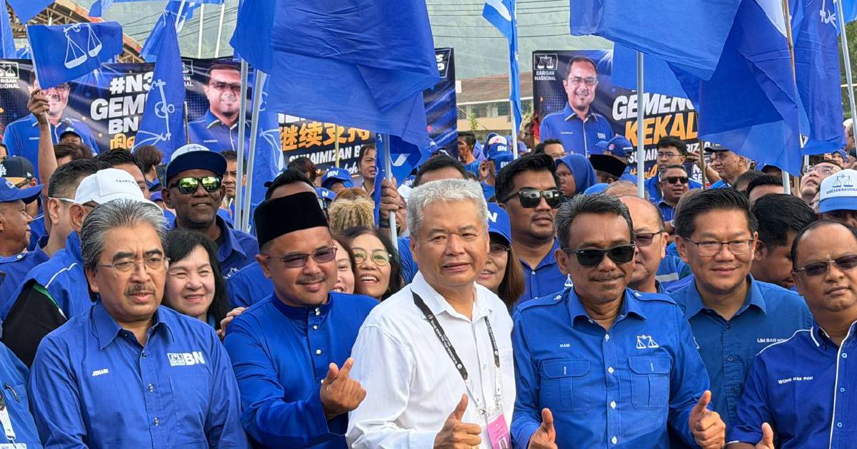 Umno heavyweights rally behind Barisan Nasional candidates at Tampin nomination centre
