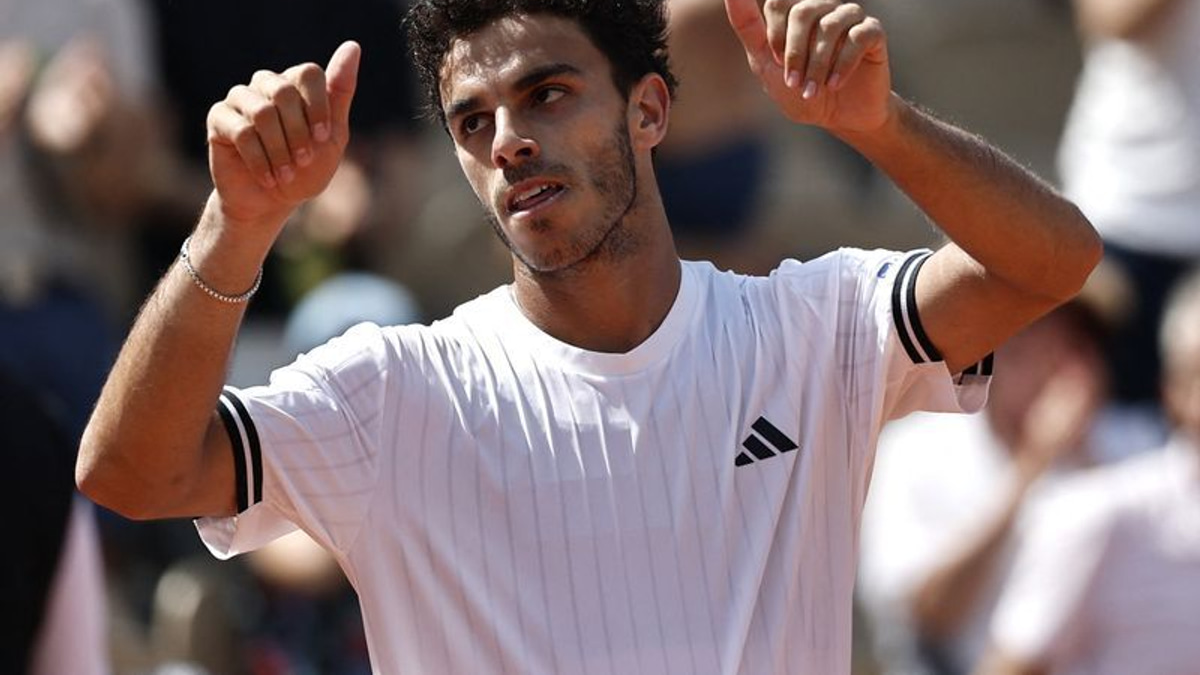 Cerundolo Brothers Both Advance as Juan Manuel Stuns Sinner at French Open