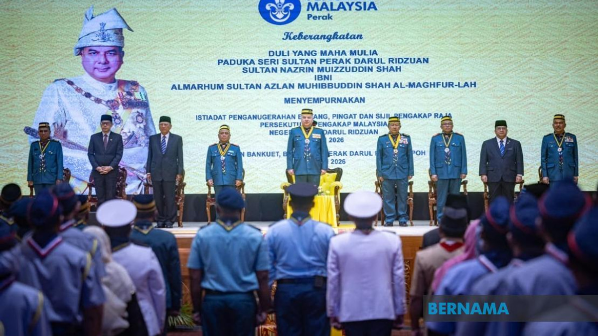 Sultan Nazrin Presents King's Scout Awards to 239 Recipients in Perak Ceremony