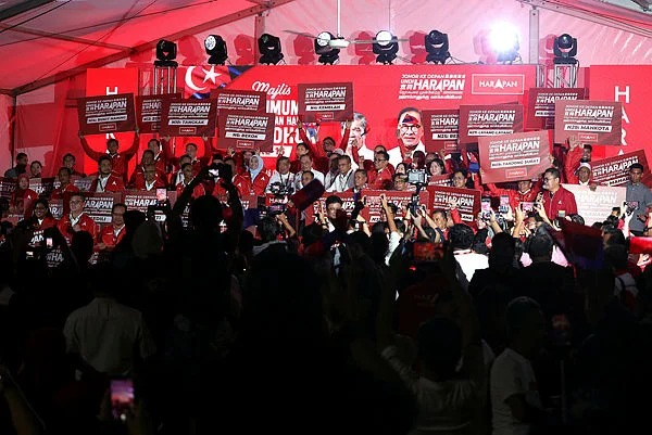 Viral Nation: Millions Watch Anwar's PH Johor Candidate Announcement Live
